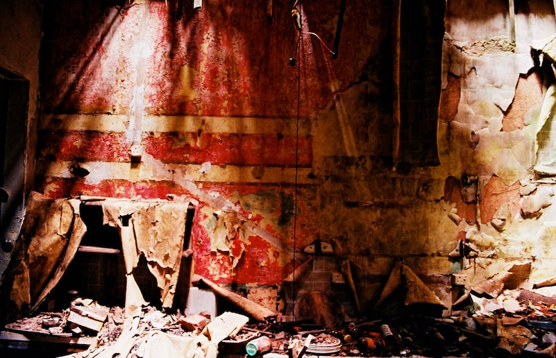 abandoned-urbex-kitchen_2489332171_o.jpg