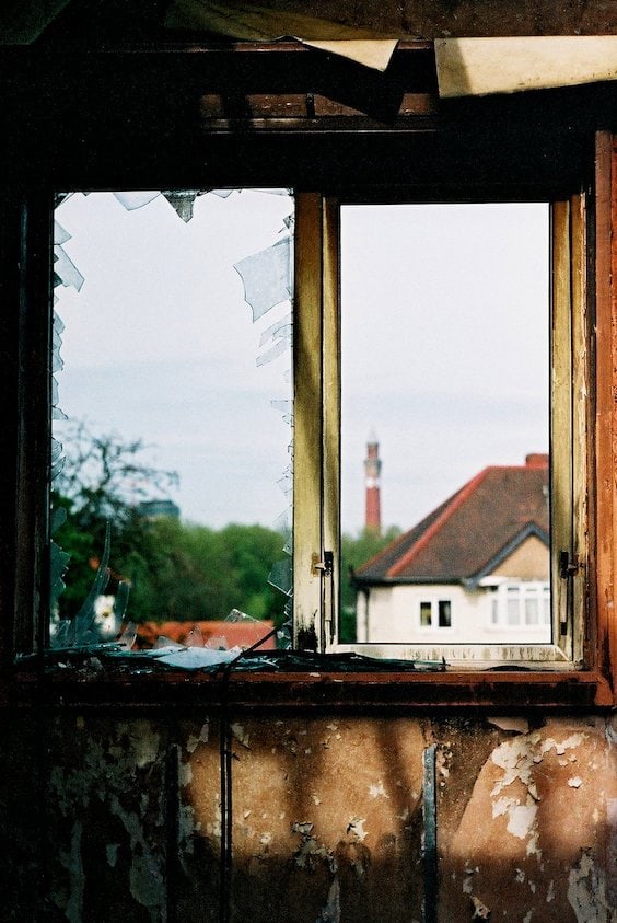 abandoned-urbex-the-bedroom-window_2445440017_o.jpg