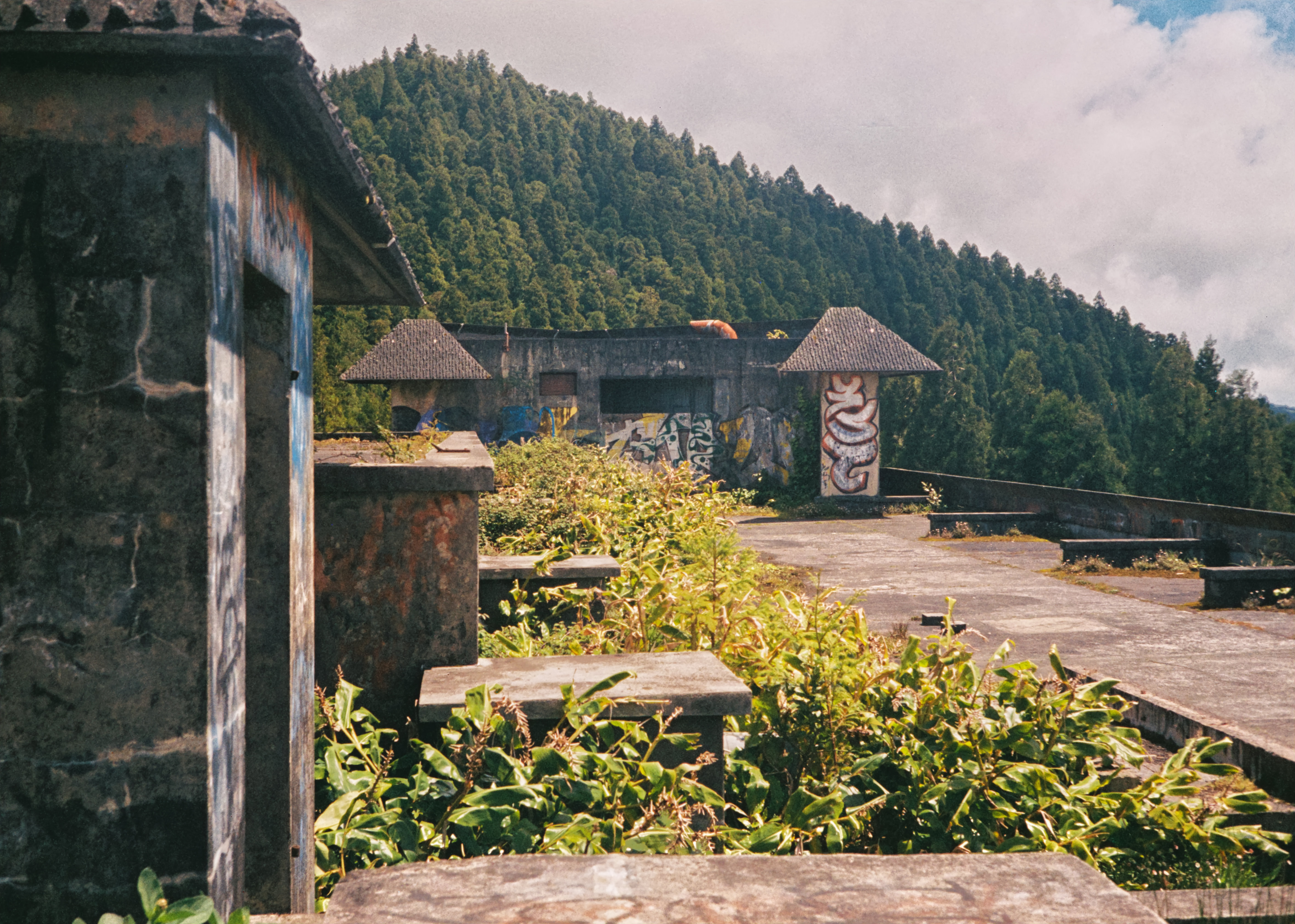 agfa-40mm-solitar-f28-abandoned-hotel-rooftop-azores.jpg