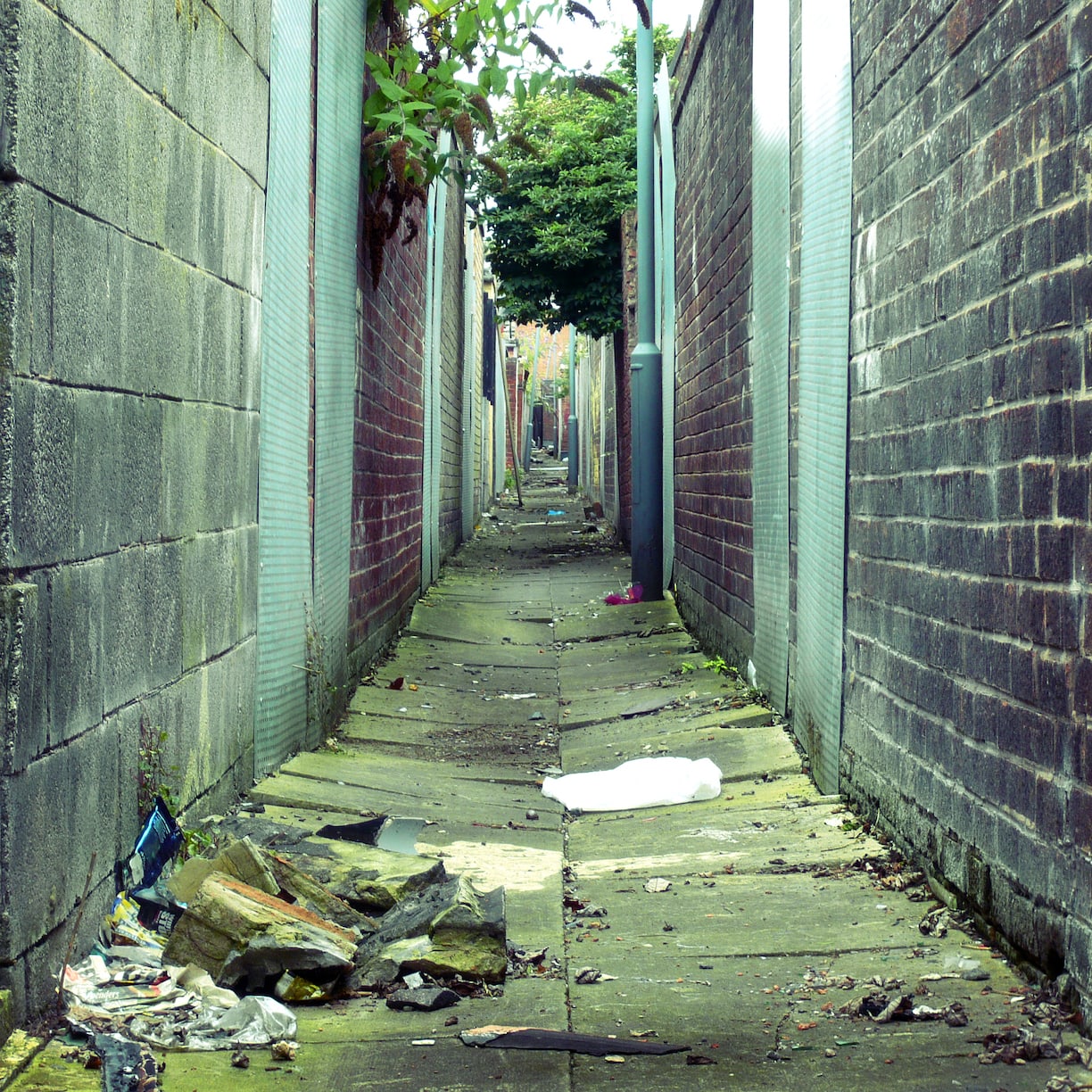 alleyway-liverpool-3800961016_bfb4eff815_o.jpg